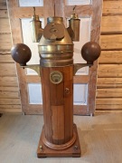 Zabytkowa kolumna kompasowa MARYNISTYKA