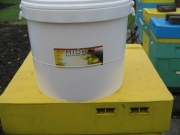 Miód rzepakowy w wiaderkach 2,75l ok 3,5kg 80zł