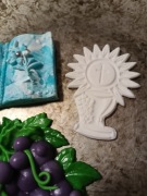 Ozdoba na tort z masy cukrowej komunia hostia książeczka winogron 