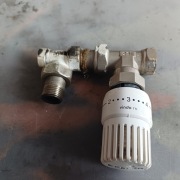 zestaw termostatyczny do grzejników 