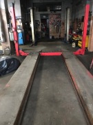 Podnośni 4 kolumnowy LAUNCH 4t. 