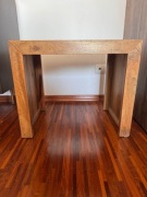 Piękny stolik palisander