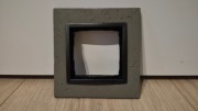 Simon 54 Nature Ramka pojedyncza 1-krotna betonowa czarny charakter DRN1/98