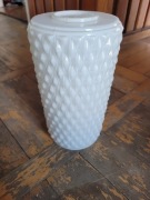 Klosz biały z wypukłym wzorem lata 60