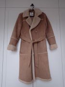 Kożuch z paskiem firmy Mohito - 34 (używany)