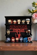 Półka na figurki Kinder Joi z serialu stranger things.