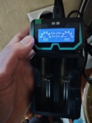 Nowa ładowarka XTAR-2 folia na ekranie