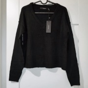 Czarny luźny sweter dekolt w serek Vero Moda XS S 34 36