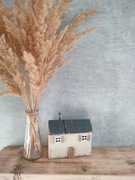 Drewniany domek beżowy dekoracja