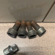 śruby/szpilki felgi + śruby złodziejki 45mm