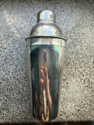 Shaker stalowy z książką „sztuka koktajlu”