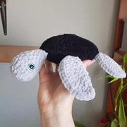 KAMEO Żółwik Hans ok. 23x31cm - dziergany