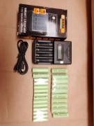 Zestaw: Ładowarka PuMAX + akumulatorki AA/AAA Ni-MH