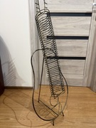 Stojak na płyty CD DVD metalowy w kształcie gitary