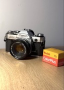 Aparat analogowy Canon Ae-1 z 50mm f/1.8