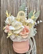 Flowerbox z kwiatami mydlanymi na Komunię dla dziewczynek