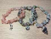 Bransoletki z kamieni 