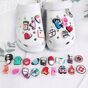 Przypinki do butów Crocs ZESTAW 30 SZTUK PRZYPINEK