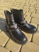 Czarne botki z ćwiekami i łańcuszkami r.38