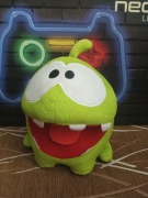 Cut the rope maskotka om nom 