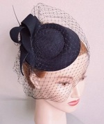 Czarny toczek pogrzebowy. Toczek żałobny czarny z woalką na opasce. Woalka