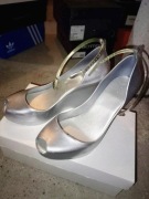 Srebrne sandały na koturnie Vices