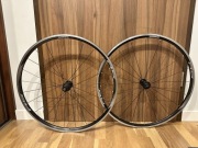Koła szosowe SHIMANO RS100 Przód + Tył 28 cali 10/11-rz 28 cali