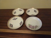 Zestaw 4 talerzyków deserowych – Porcelana PRL – Motywy kwiatowe i złocenia
