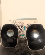 Małe głośniki Logitech USB i Minijack