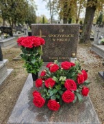 stroik grób róże kompozycja nagrobna komplet kwiaty premium