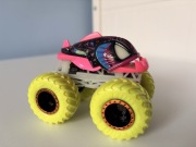 Monster truck hot wheels pirania Glow in the dark