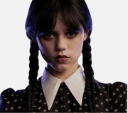 Peruka Wednesday Addams z naszyjnikiem, kostium Halloween Karnawał