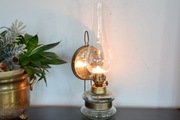 lampa naftowa wisząca lub stojąca z lusterkiem