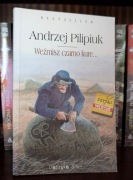 Weźmisz czarno kure... / Andrzej Pilipiuk