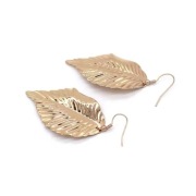 Lekkie i cieńkie złote kolczyki z listkami