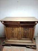 Stara dębowa komoda w stylu mebli gdańskich