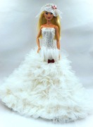 Suknia ślubna dla lalek typu Barbie 