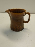 ceramiczny dzbanek mlecznik wyprodukowany w Fabryce Porcelany w Tułowicach