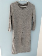 Szara sukienka damska ze ściągaczem i kieszeniami House XS (34)