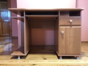 Biurko pod komputer.