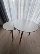 Kawowe stoliki białe z dębowymi nogami