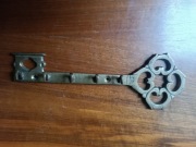 Wieszak na klucze mosiężny w kształcie ozdobnego klucza koniczyna PRL 