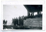 Beim Fussballspiel  6,5 x 9,4cm