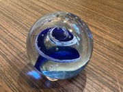 Śliczna szklana kula ozdoba przycisk do papieru 