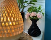 Designerski czarny wazon – do suszu i sztucznych kwiatów
