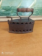 Antyczne mosiężne żelazko na węgiel – zabytkowe, kolekcjonerskie