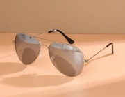 Okulary Przeciwsłoneczne Retro. Biała ramka