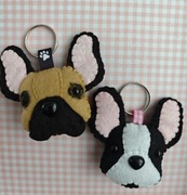 Buldog francuski, pies - breloczek handmade