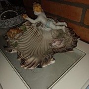 muszla Bassano róże chłopiec