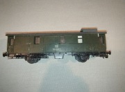 2-osiowy zielony wagon pocztowy H0 chyba Piko. Rarytas!